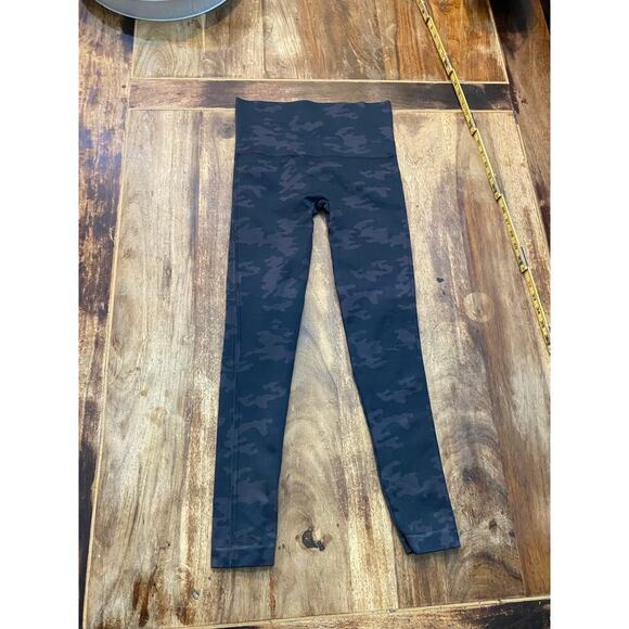 Spanx Fl3515 Black Camo Print Seamless Shaping Leggings Size Medium - Picture 3 of 5